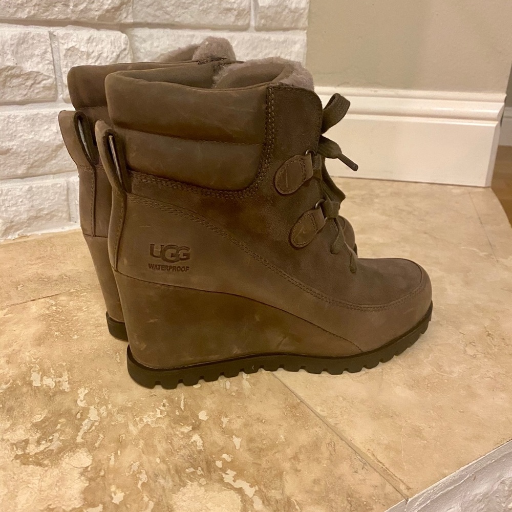 UGG never worn waterproof wedge boots size 7